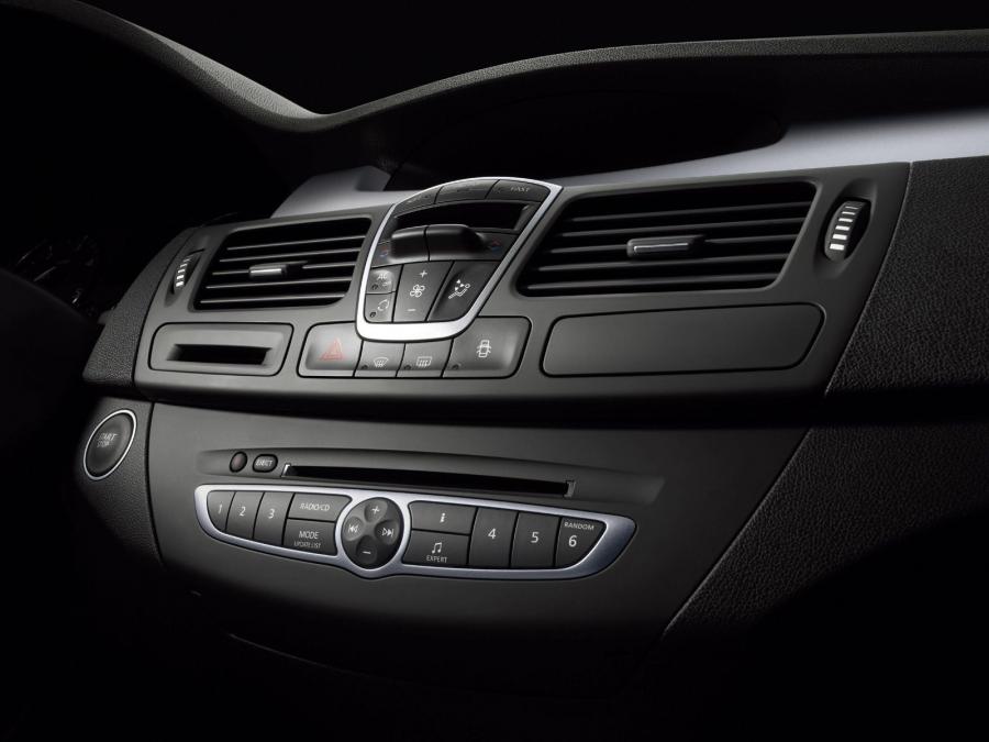  Renault Laguna III Estate 2007 года  (фото 26 из 31)
